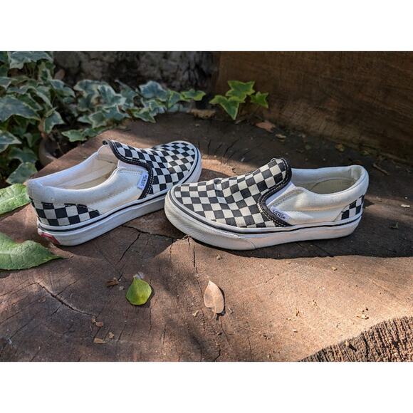 Vans, black and off white checkered slip ons size  kids 2.5 - Picture 1 of 8